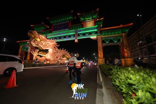 Race photo from PIK NITE RUN 2025