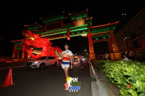Race photo from PIK NITE RUN 2025