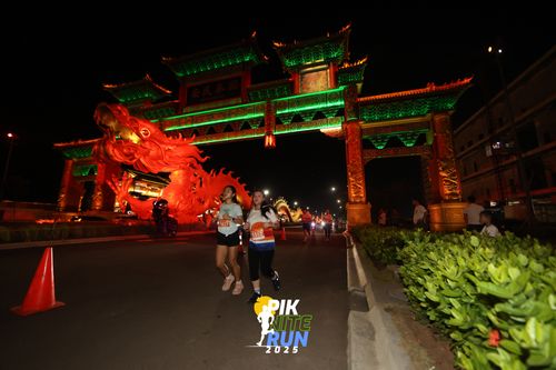 Race photo from PIK NITE RUN 2025