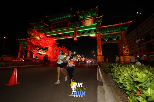 Race photo from PIK NITE RUN 2025