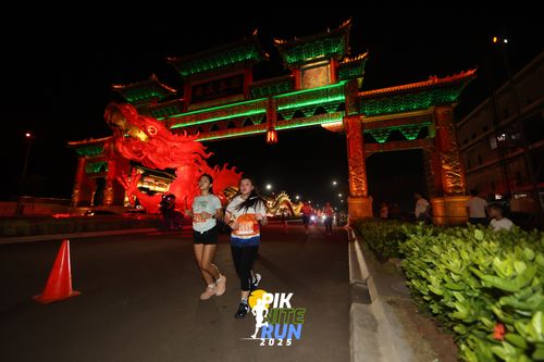 Race photo from PIK NITE RUN 2025
