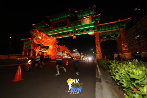 Race photo from PIK NITE RUN 2025
