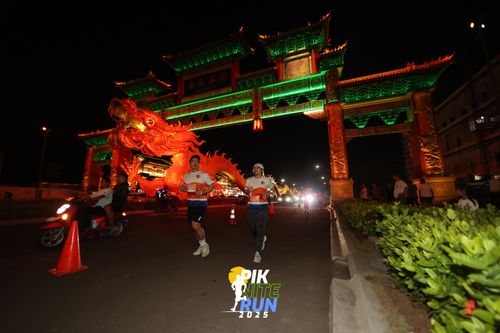 Race photo from PIK NITE RUN 2025
