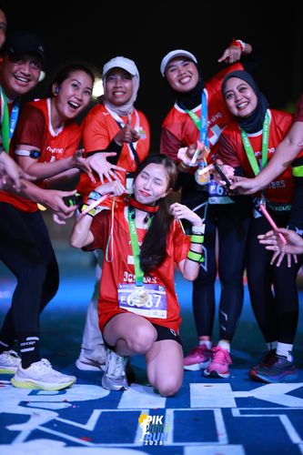 Race photo from PIK NITE RUN 2025