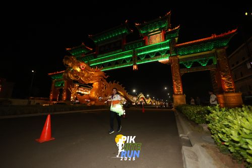 Race photo from PIK NITE RUN 2025