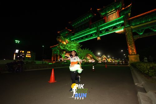 Race photo from PIK NITE RUN 2025