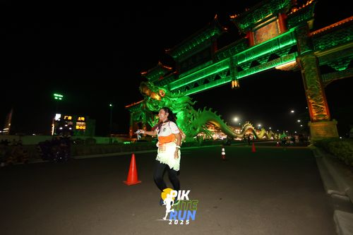 Race photo from PIK NITE RUN 2025