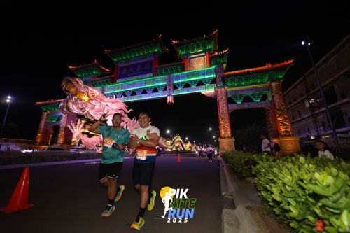 Race photo from PIK NITE RUN 2025