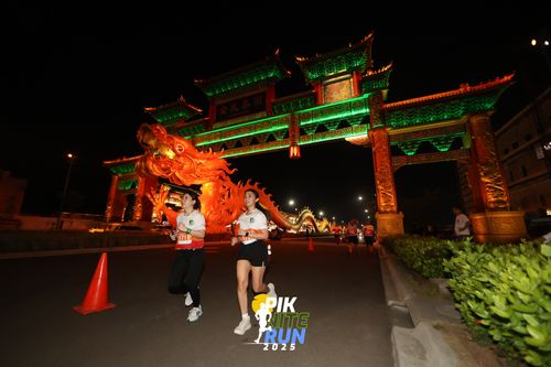 Race photo from PIK NITE RUN 2025