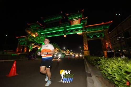 Race photo from PIK NITE RUN 2025