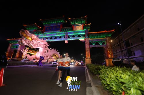 Race photo from PIK NITE RUN 2025