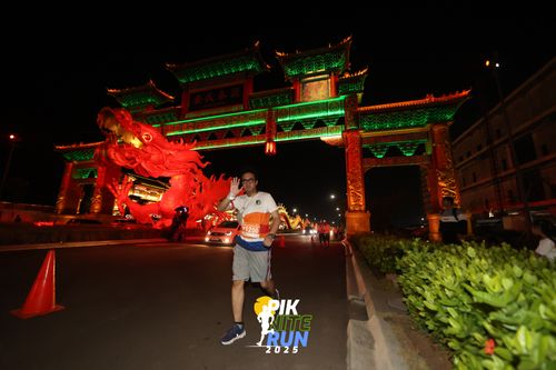 Race photo from PIK NITE RUN 2025