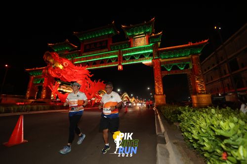Race photo from PIK NITE RUN 2025