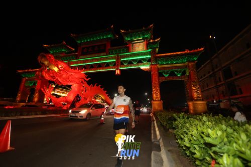 Race photo from PIK NITE RUN 2025