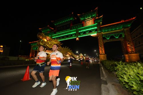 Race photo from PIK NITE RUN 2025