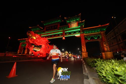 Race photo from PIK NITE RUN 2025