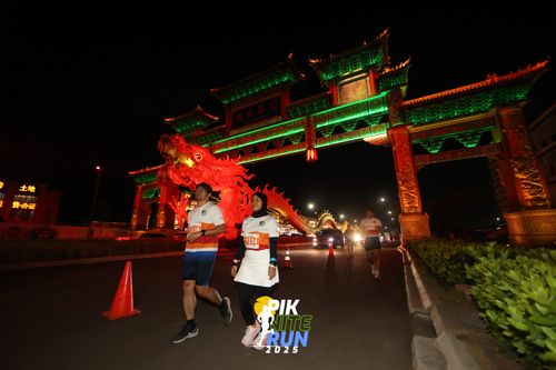 Race photo from PIK NITE RUN 2025