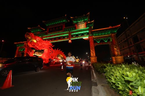 Race photo from PIK NITE RUN 2025