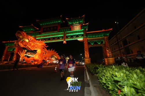 Race photo from PIK NITE RUN 2025