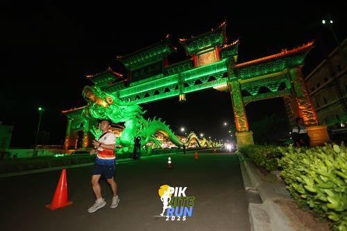 Race photo from PIK NITE RUN 2025