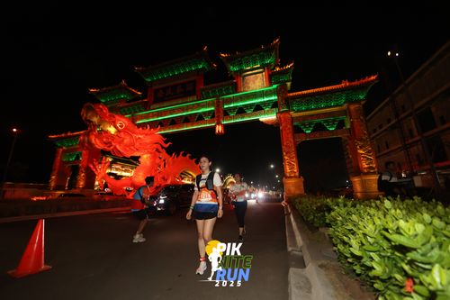 Race photo from PIK NITE RUN 2025