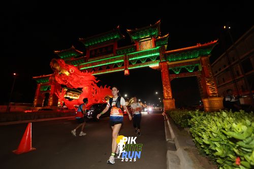 Race photo from PIK NITE RUN 2025