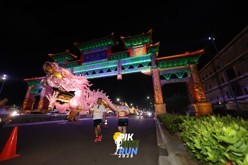 Race photo from PIK NITE RUN 2025