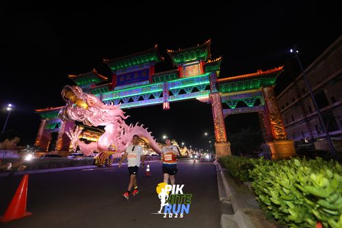 Race photo from PIK NITE RUN 2025