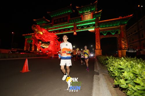 Race photo from PIK NITE RUN 2025