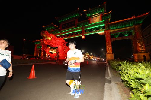 Race photo from PIK NITE RUN 2025