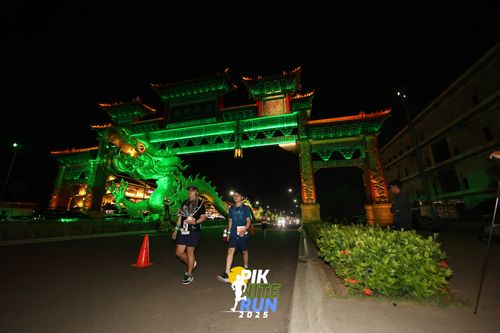 Race photo from PIK NITE RUN 2025