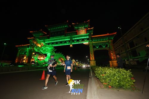 Race photo from PIK NITE RUN 2025