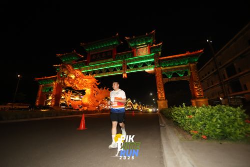 Race photo from PIK NITE RUN 2025