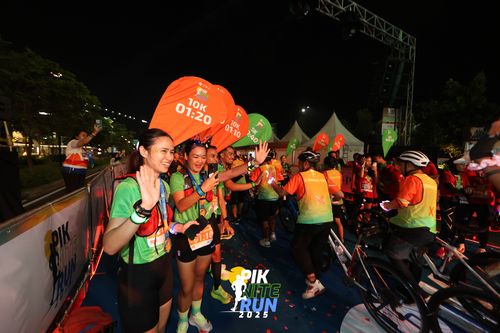 Race photo from PIK NITE RUN 2025