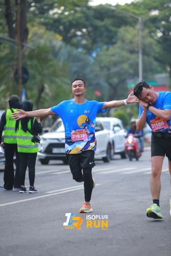Race photo from Isoplus Run 2024 Surabaya