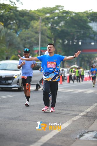 Race photo from Isoplus Run 2024 Surabaya