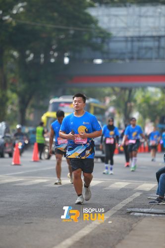 Race photo from Isoplus Run 2024 Surabaya