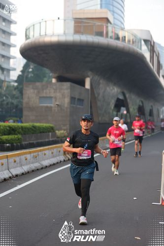 Race photo from Smartfren Run 2025 