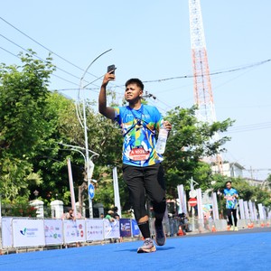 Race photo from SURABAYA ISOPLUS MARATHON 2026