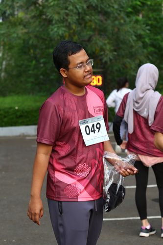 Race photo from Assurance Fun Run 2024