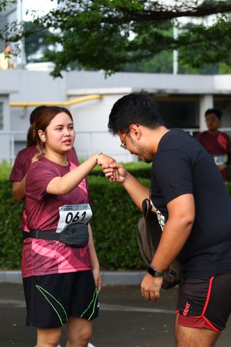 Race photo from Assurance Fun Run 2024