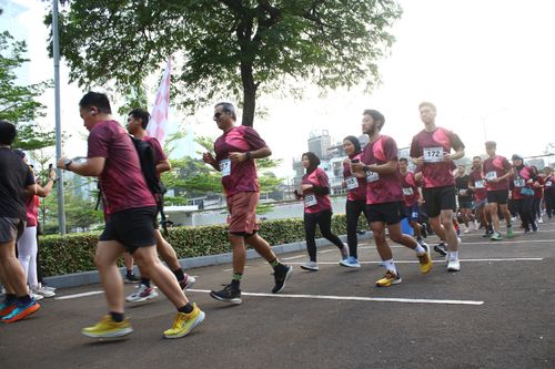 Race photo from Assurance Fun Run 2024