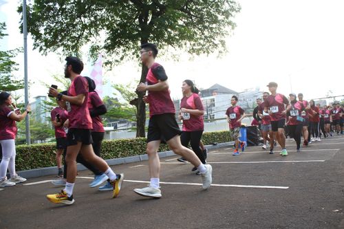 Race photo from Assurance Fun Run 2024