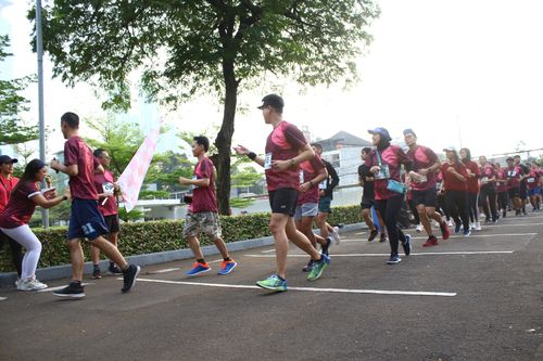 Race photo from Assurance Fun Run 2024
