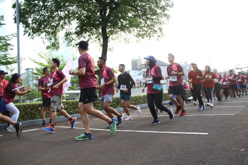Race photo from Assurance Fun Run 2024
