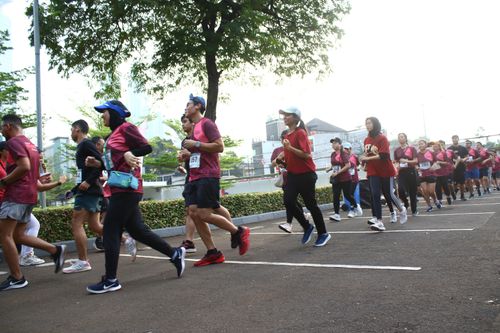 Race photo from Assurance Fun Run 2024