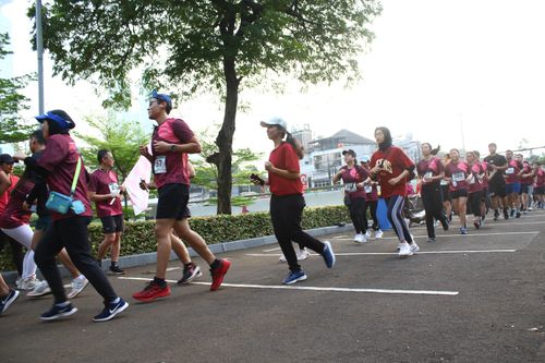 Race photo from Assurance Fun Run 2024