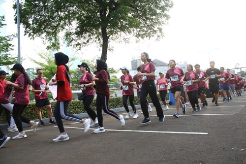 Race photo from Assurance Fun Run 2024