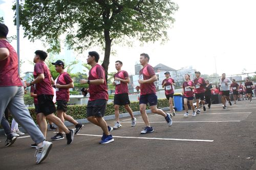 Race photo from Assurance Fun Run 2024