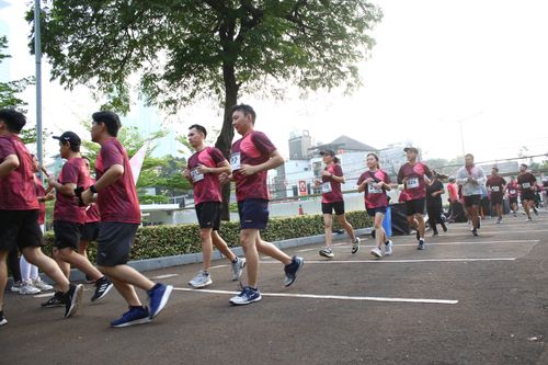 Race photo from Assurance Fun Run 2024